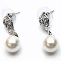  Austrian crystal and white pearl earrings 1 inch