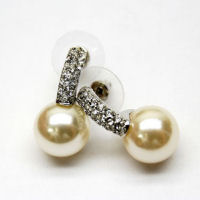austrian crystal and Pearl earrings 1 inch drop 10mm pearl