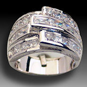 Extremely elegant  925 Sterling Silver Rd. pl. with baguettes of diamoniques